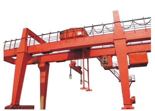 U型吊鉤門式起重機(jī) U型吊鉤門式起重機(jī)