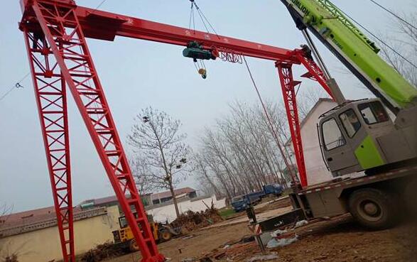 10噸龍門吊安裝現(xiàn)場 10噸龍門吊安裝現(xiàn)場