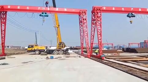 10噸龍門(mén)吊安裝圖片展示 10噸龍門(mén)吊安裝圖片展示