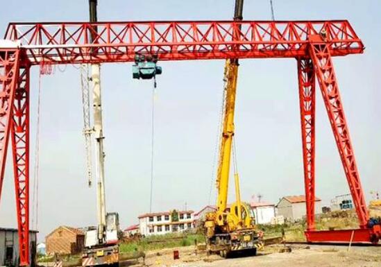 花平臺式門式起重機(jī)和包廂式，到底有什么區(qū)別？