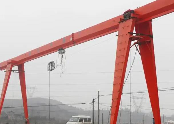 想訂制龍門吊，先要告知生產(chǎn)廠家自身工業(yè)廠房的高度