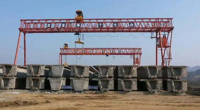 什么是門式起重機(jī)（龍門吊）？有什么分類？要不要考操作證？