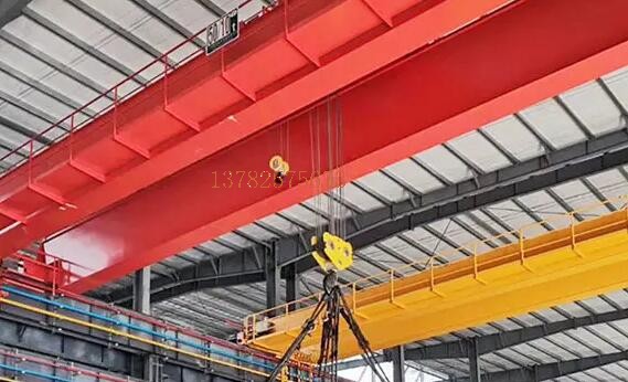 雙梁起重機(jī)操作過(guò)程中要注意哪些事項(xiàng) 雙梁起重機(jī)操作過(guò)程中要注意哪些事項(xiàng)