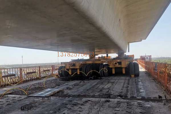 900噸輪胎提，900噸液壓運(yùn)梁車(chē)