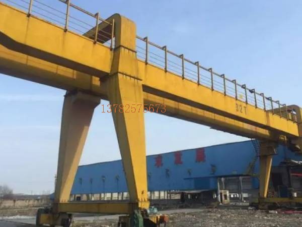 龍門(mén)吊作業(yè)中如何應(yīng)對(duì)突發(fā)緊急情況？