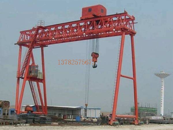 下方人員的**依賴于龍門吊操作人員的謹(jǐn)慎操作，你知道應(yīng)該如何保證嗎？