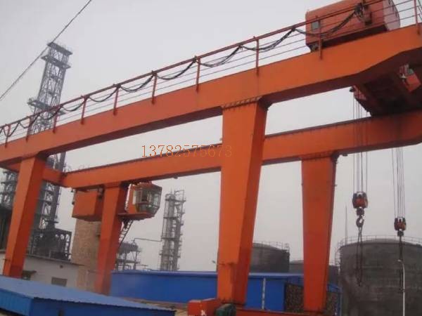 龍門吊軌道的清潔和平整對(duì)設(shè)備運(yùn)行*關(guān)重要，你了解如何保證嗎？