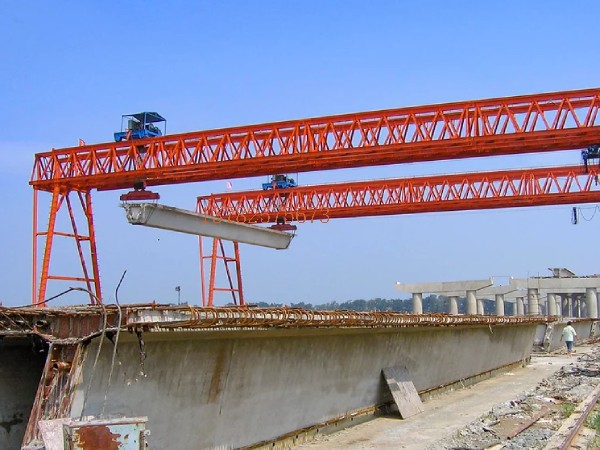 龍門吊門式起重機起升和降落的規(guī)范有哪些？